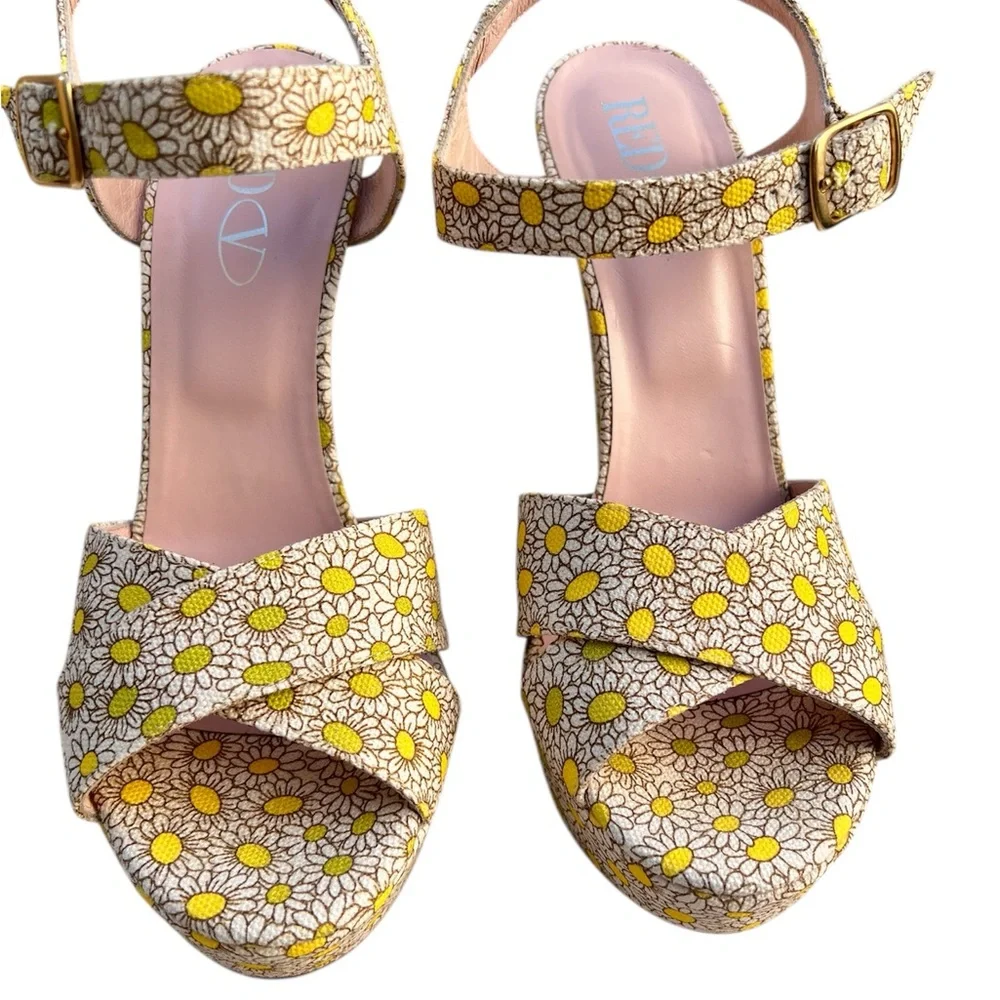 Red Valentino Yellow Daisy Print Platform Sandals Heels Size 38‎ US 7.5